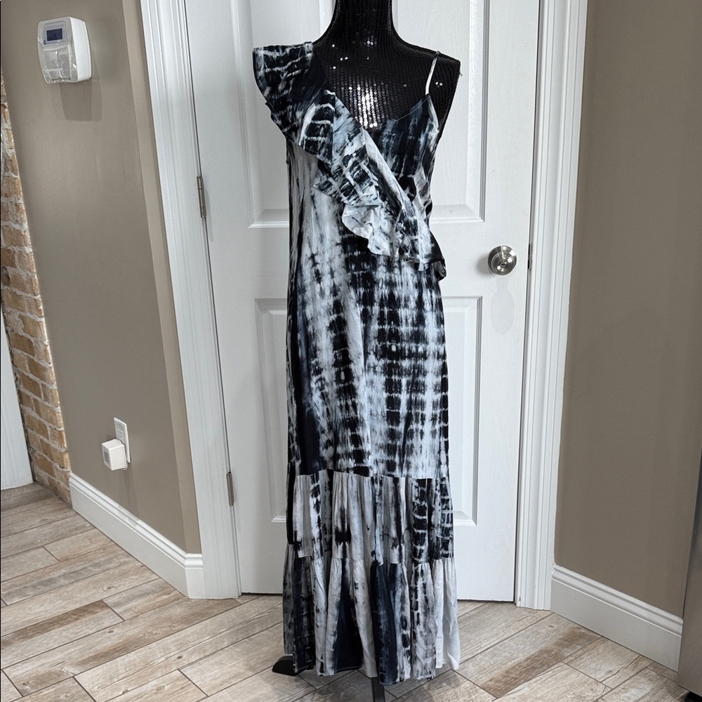 Elegant Black and White THML Tie-Dye Maxi Dress Medium NWT